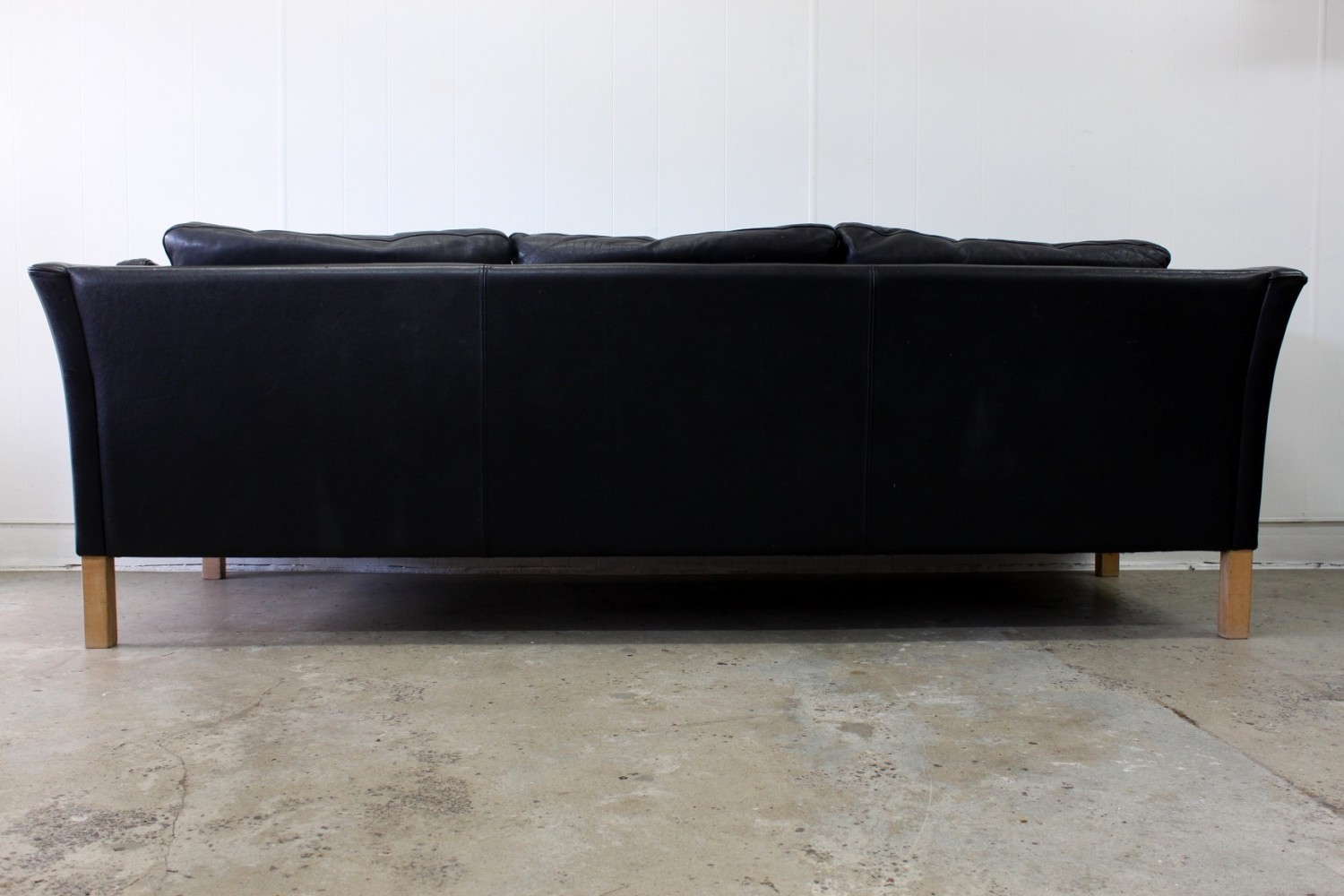 Vintage Black Leather Sofa The Vintage Black Leather Sofa