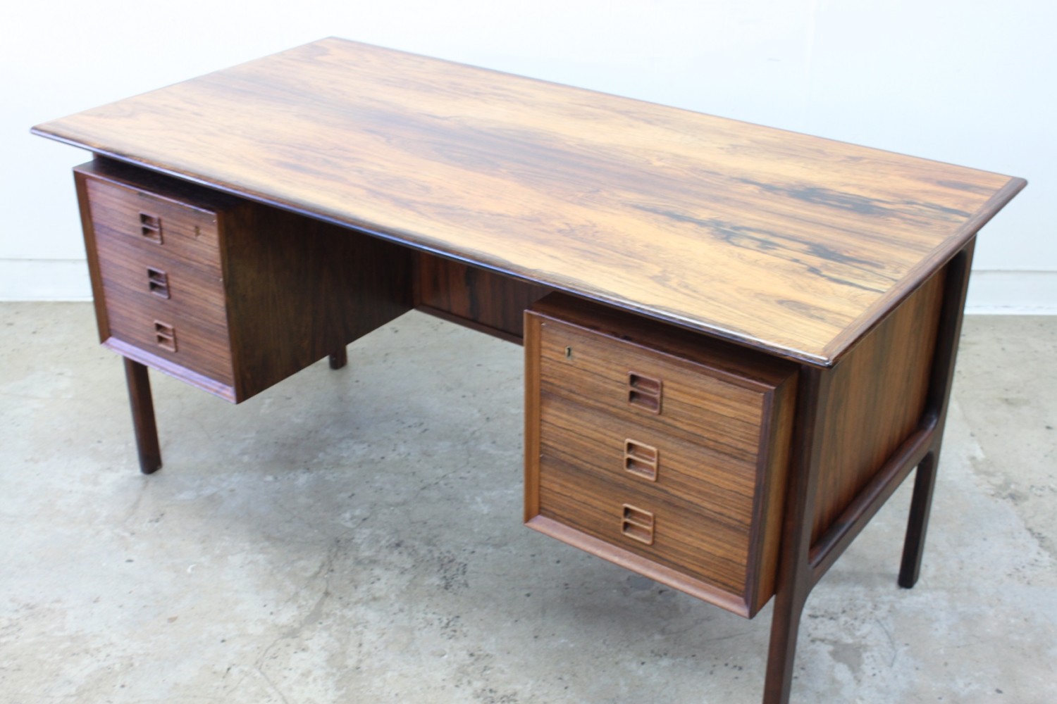 Arne Vodder Rosewood Executive Desk The Vintage Arne Vodder Rosewood Executive Desk