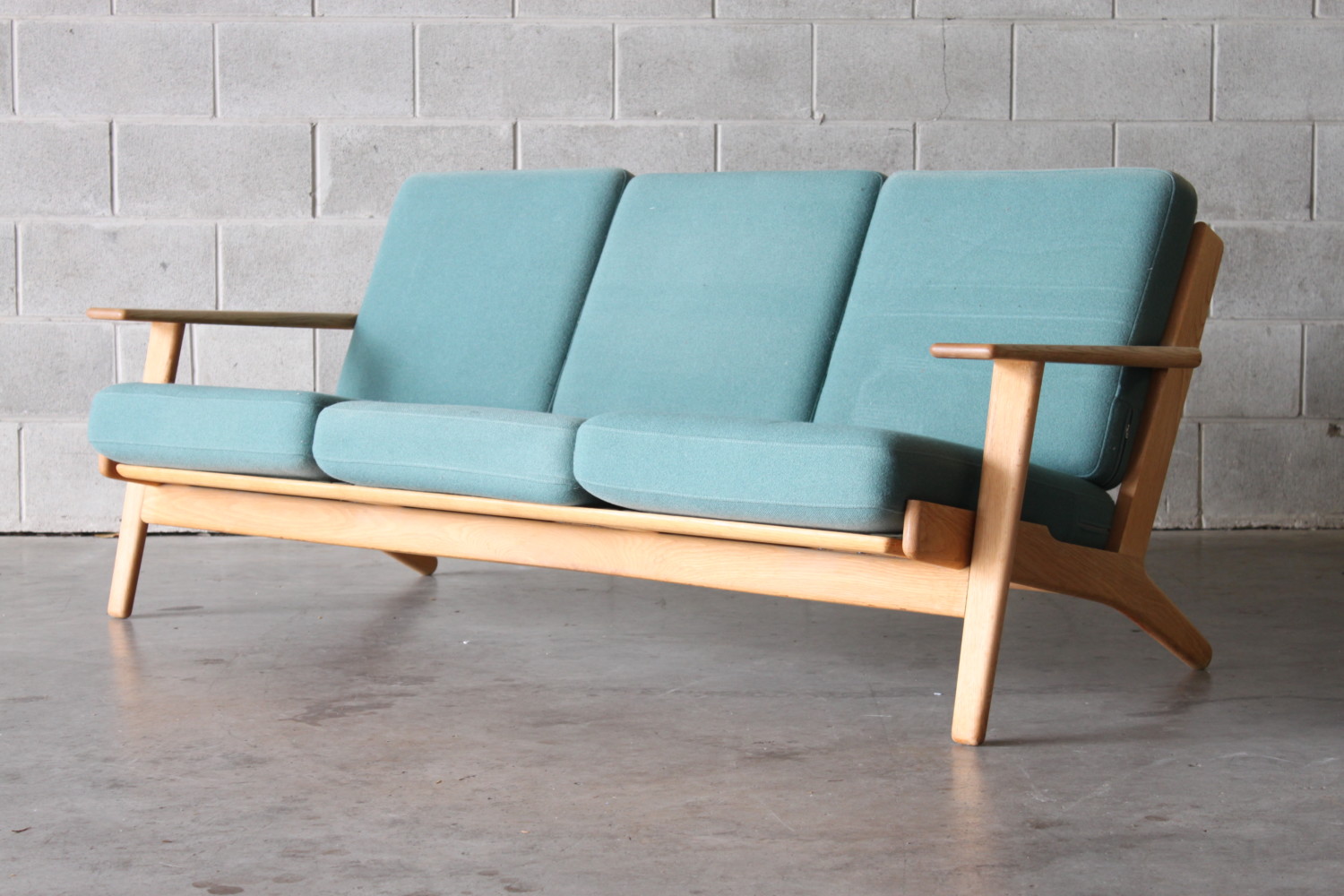 Plank Sofa By Hans Wegner The Vintage Plank Sofa By Hans Wegner