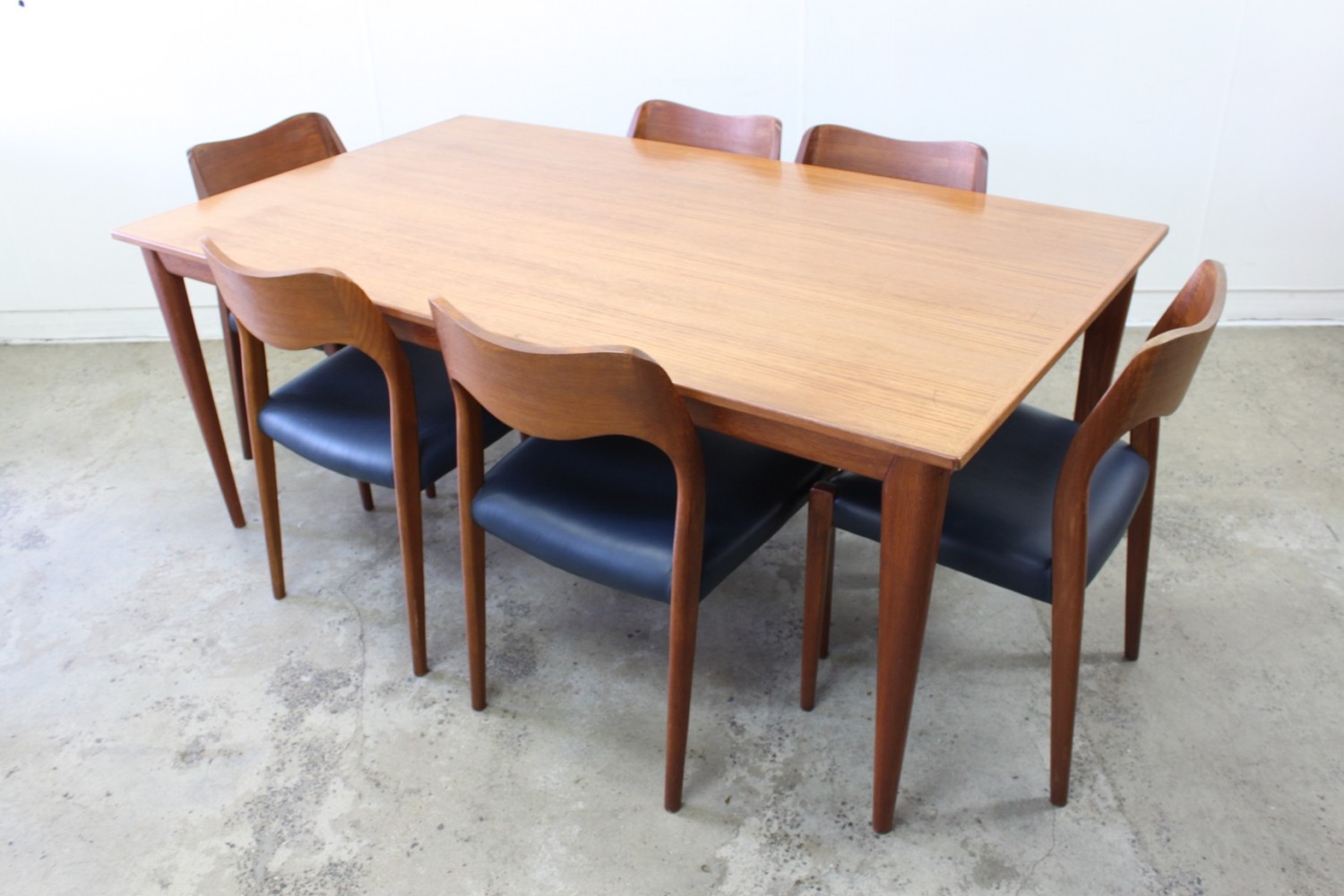 Niels Moller Dining Table