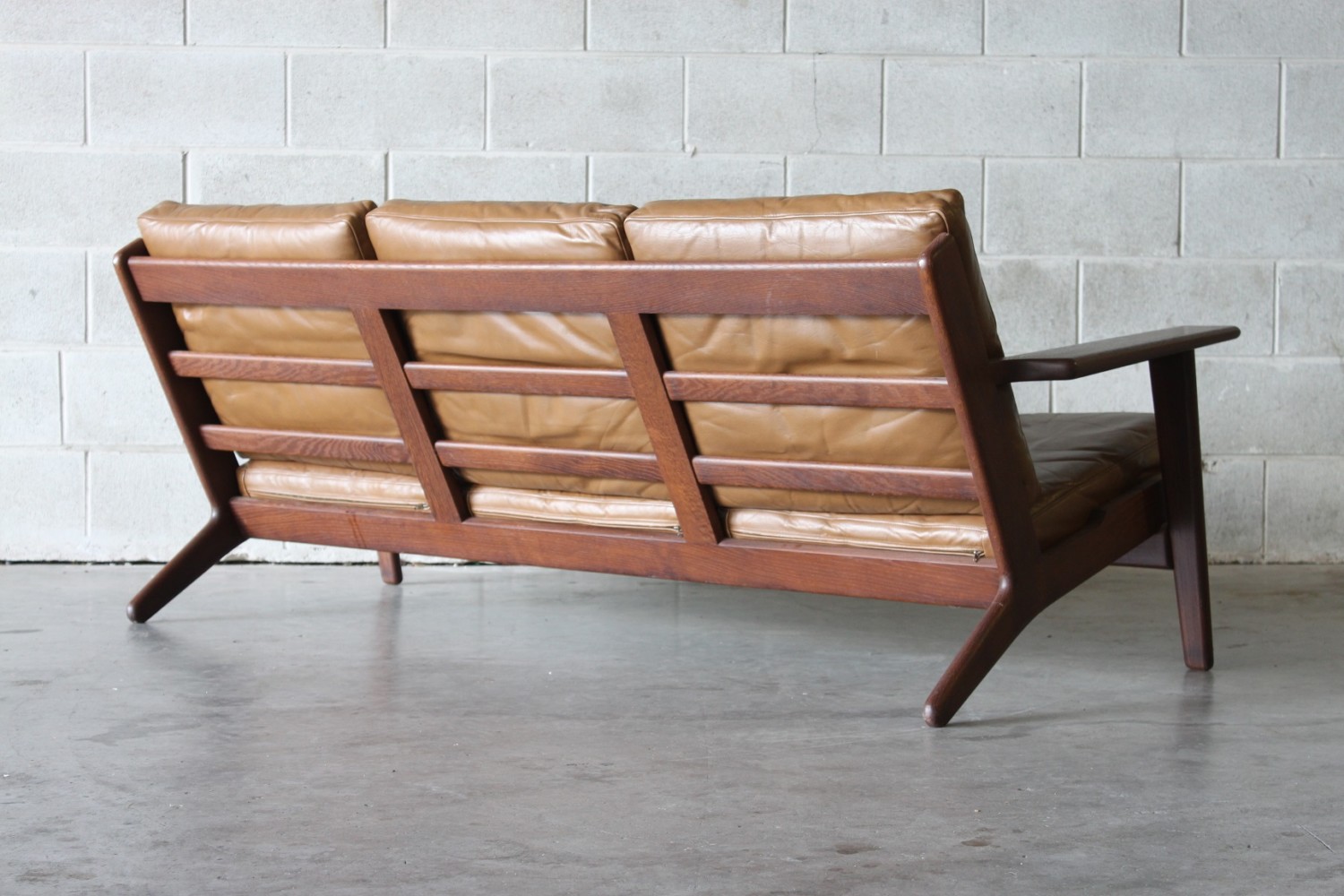The Plank Sofa by Hans Wegner