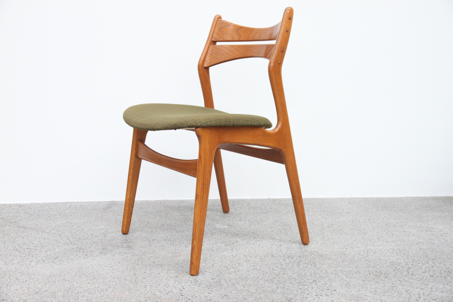 Oak dining chairs by Erik Buch