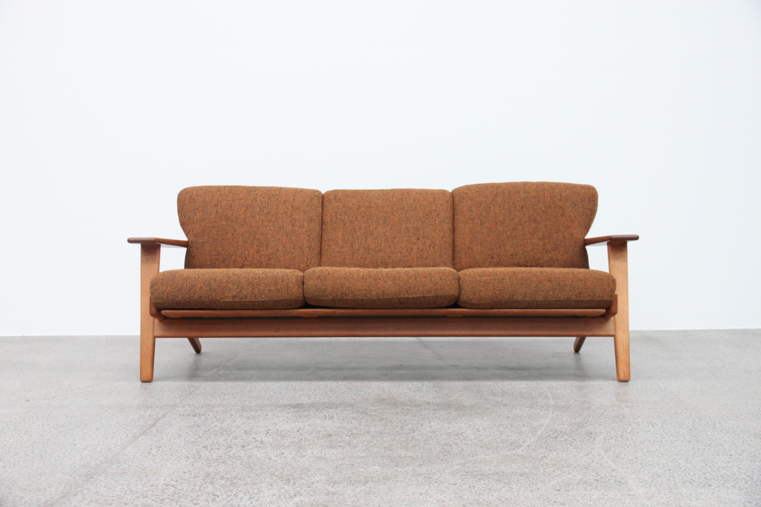 Plank sofa by Hans Wegner