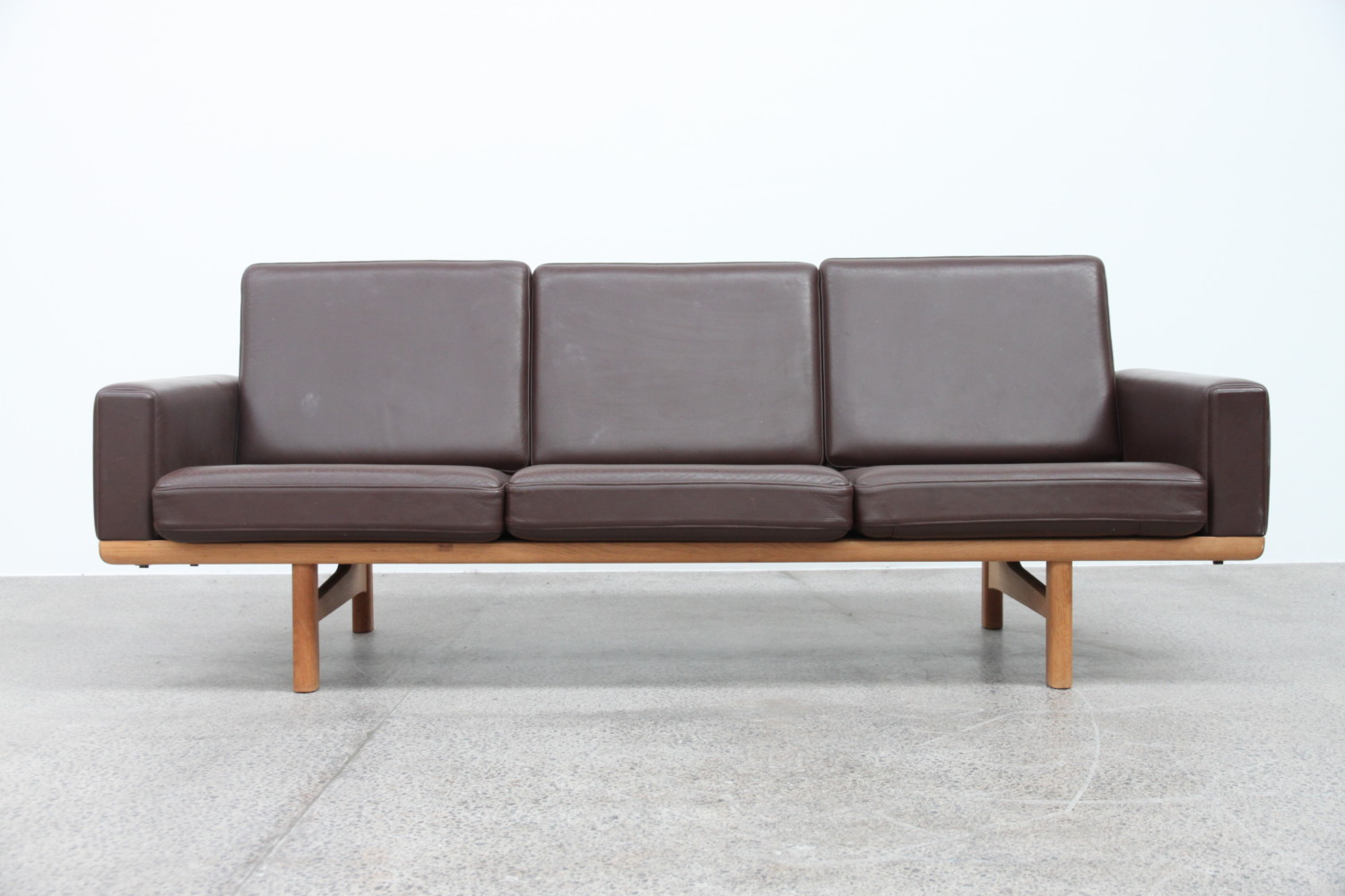 Sofa by Hans Wegner Leather