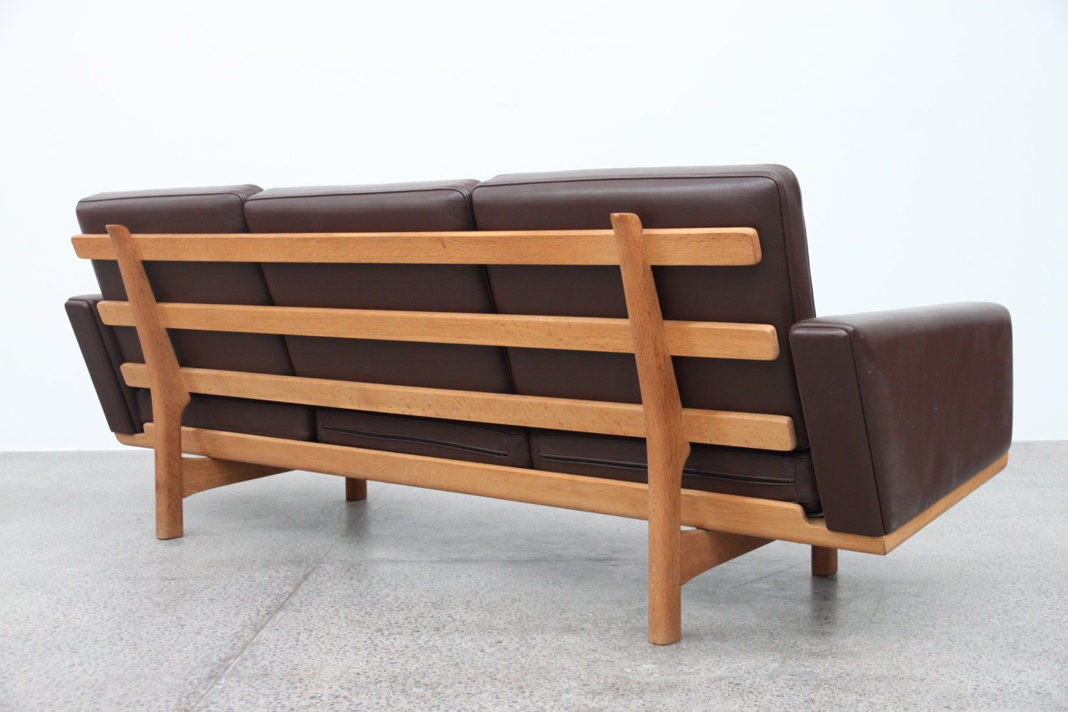 Sofa by Hans Wegner Leather