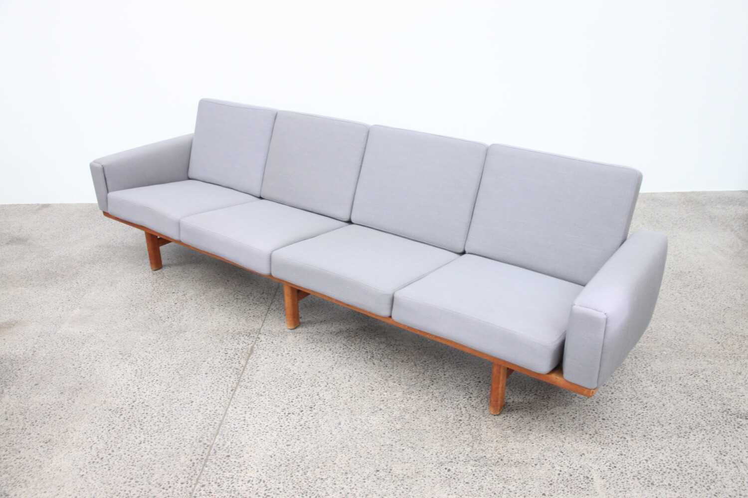 XL Sofa by Hans Wegner