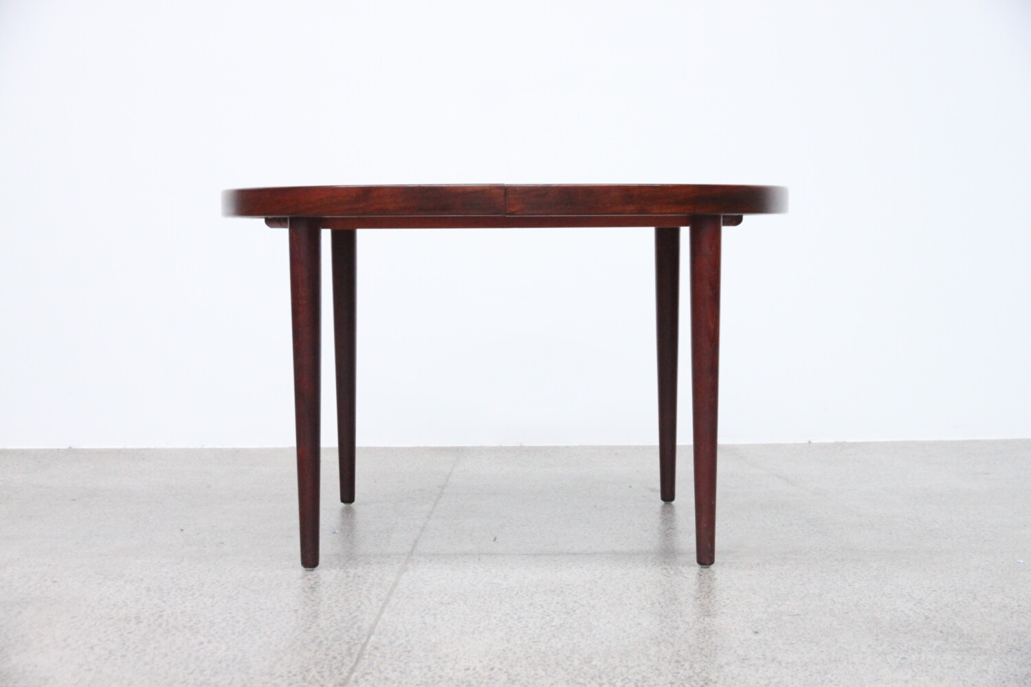 Round Rosewood  Banquet Table