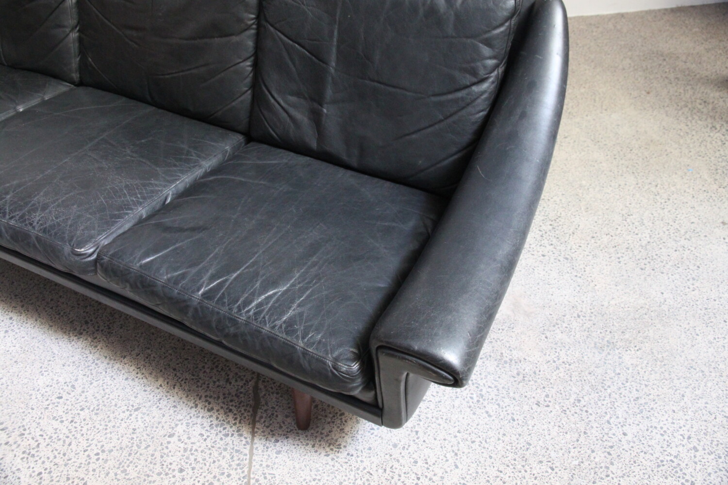 Black Leather Matador Sofa