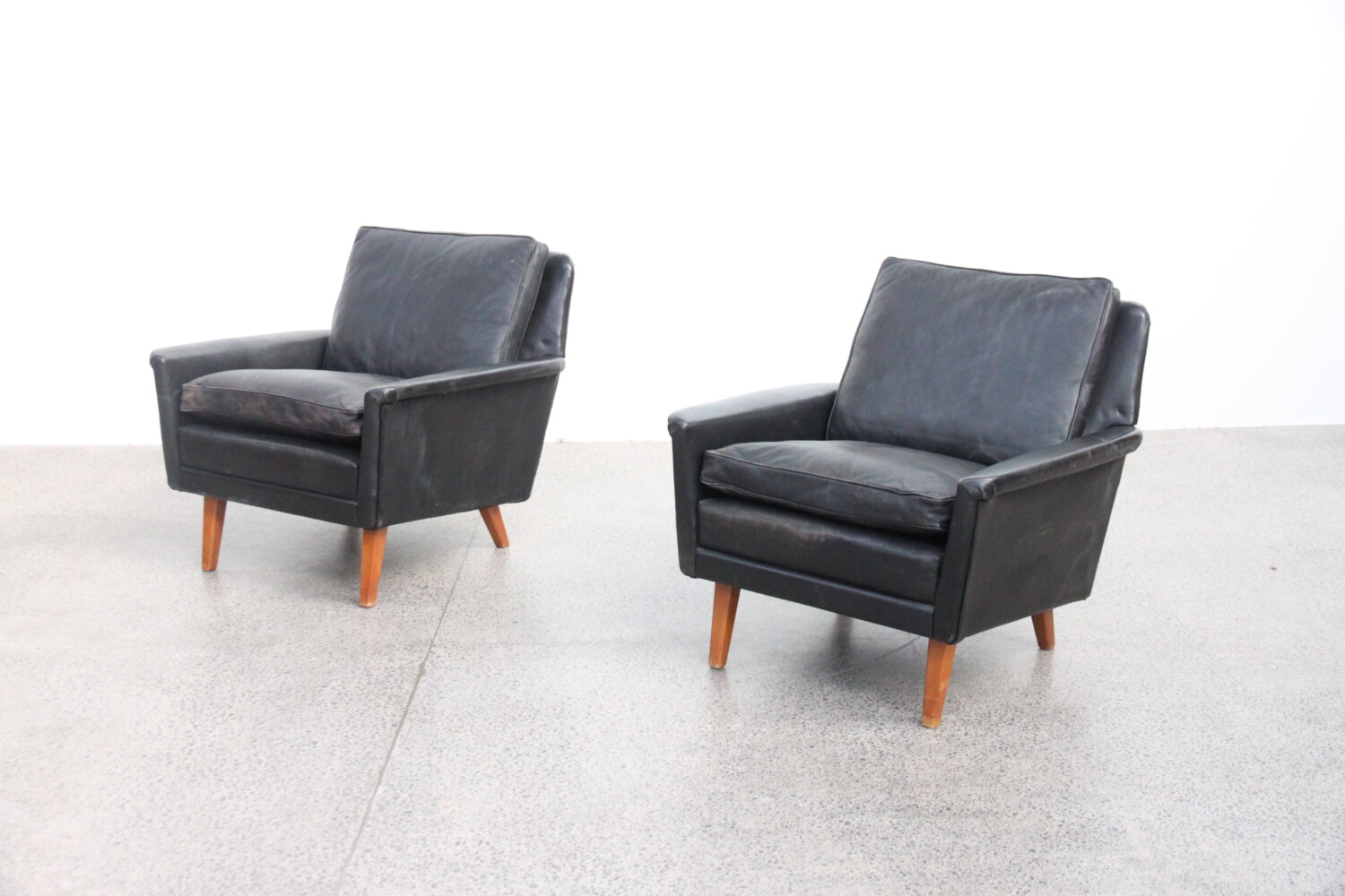 Black Leather Lounge Set sold