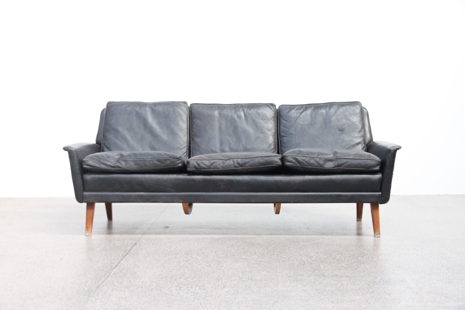 Black Leather Lounge Set sold