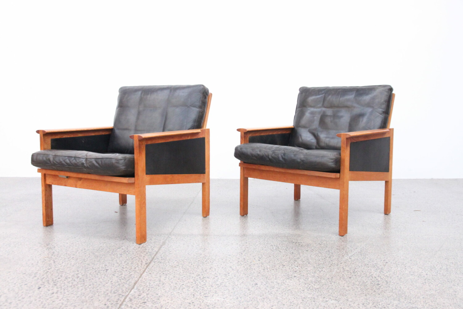 Oak & leather armchairs by Illum Wikkelso