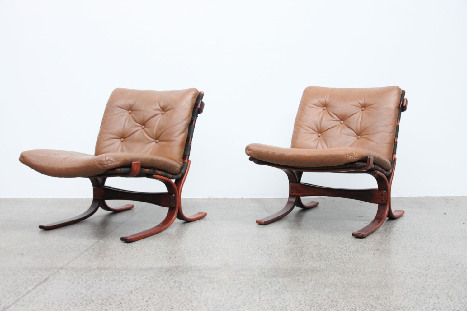 Siesta Style Lounge Chairs In Leather
