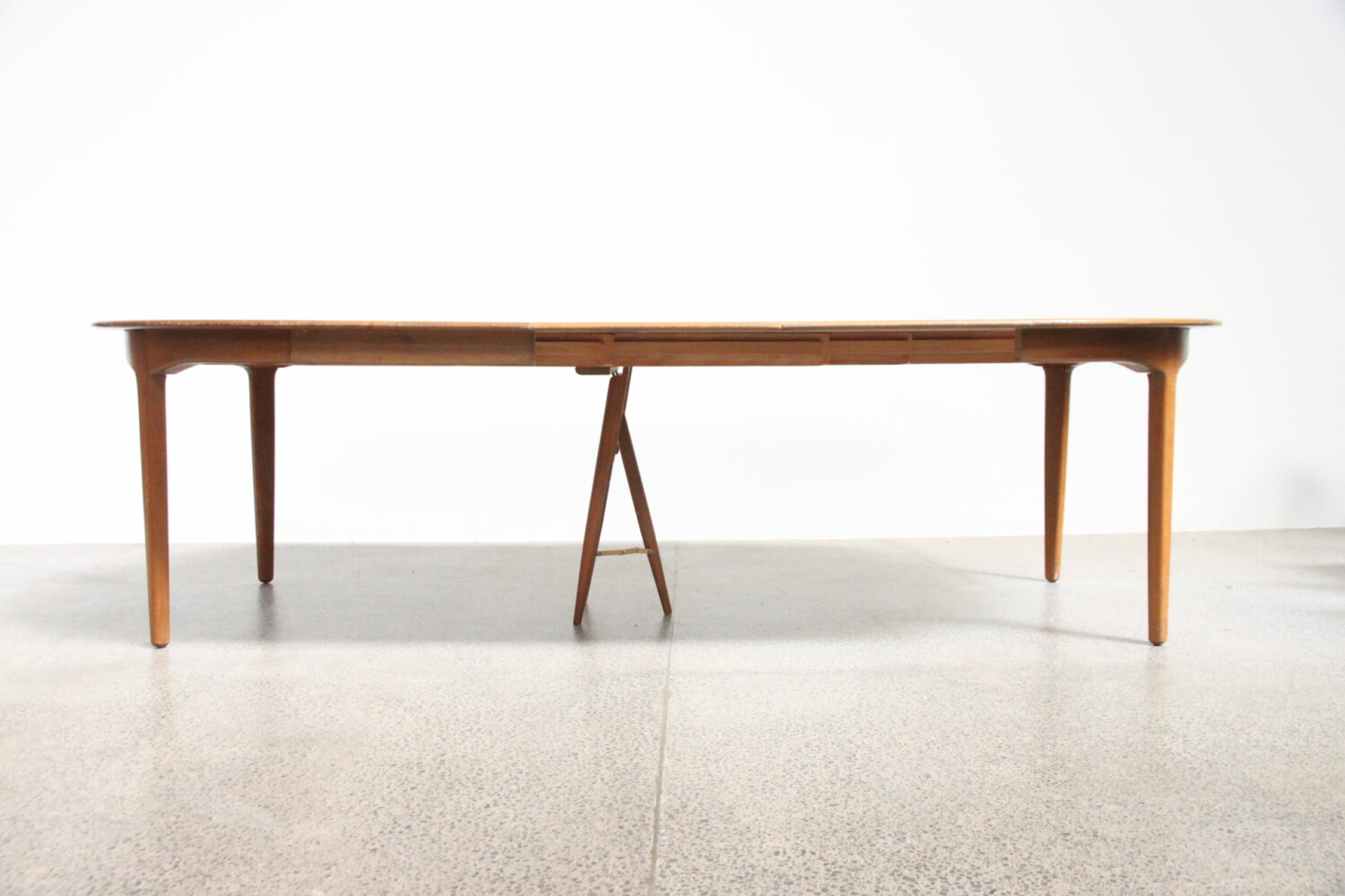 Model 62 Banquet Table by Henning Kjaernulf