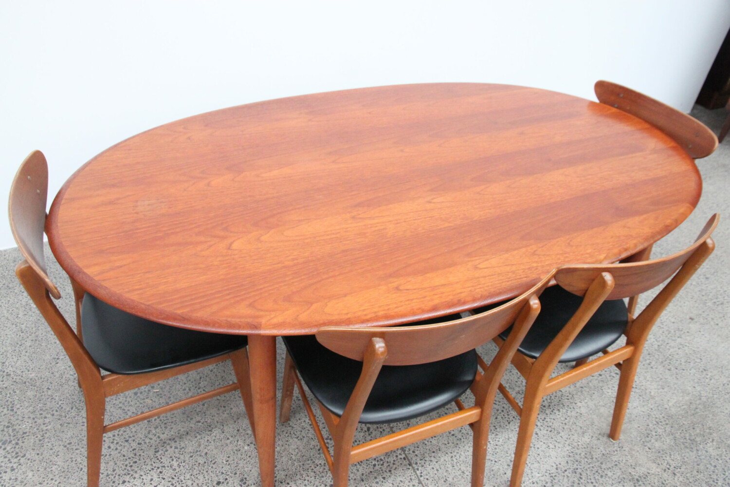 Oval table