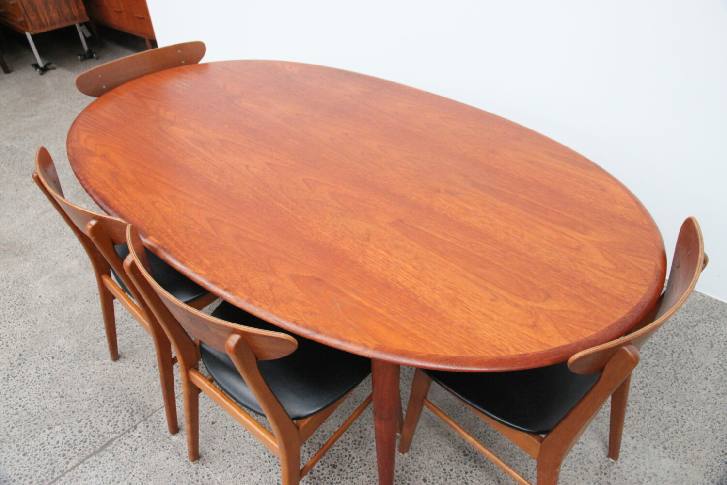 Oval table