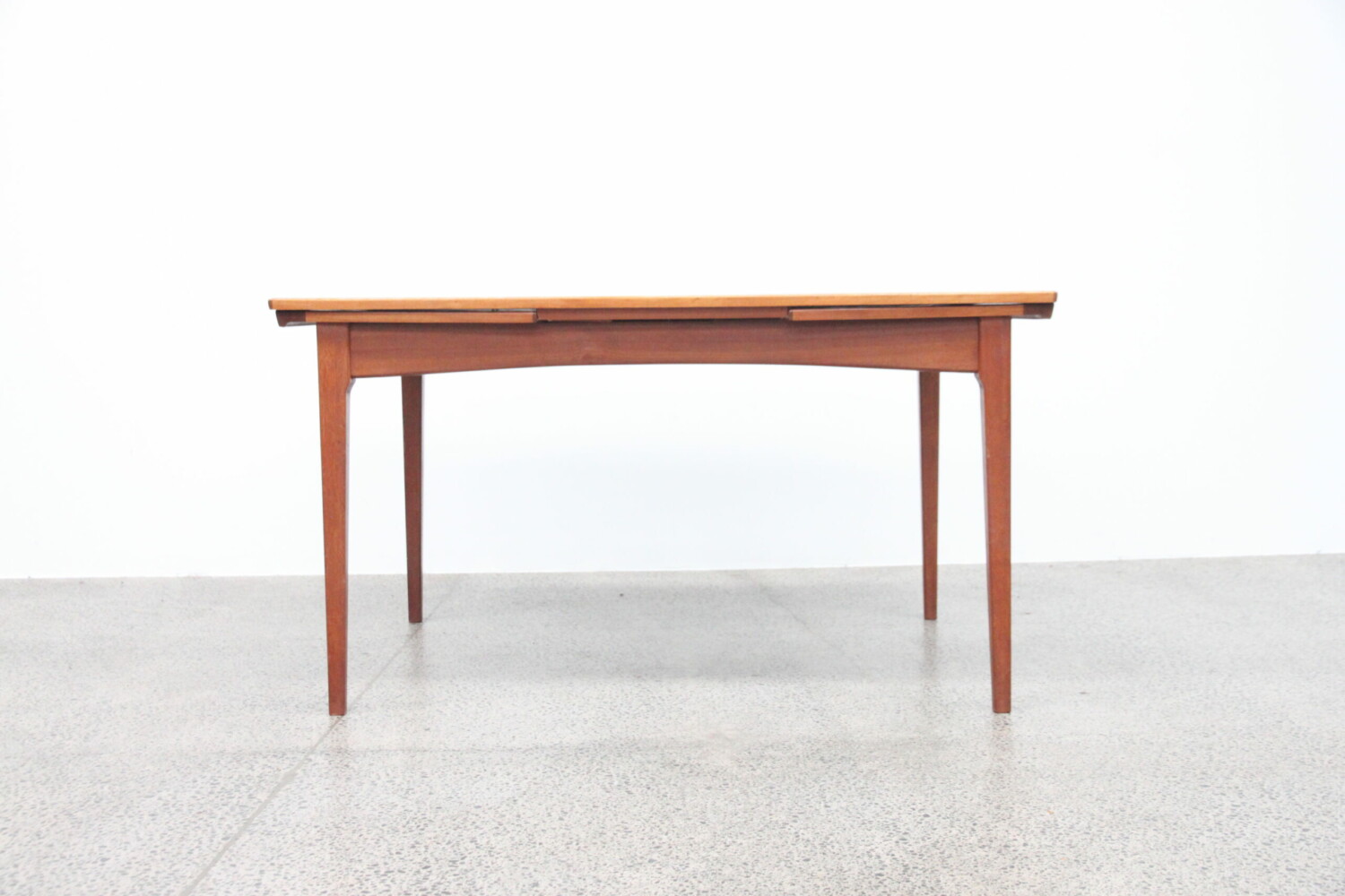 Fler Dining Table