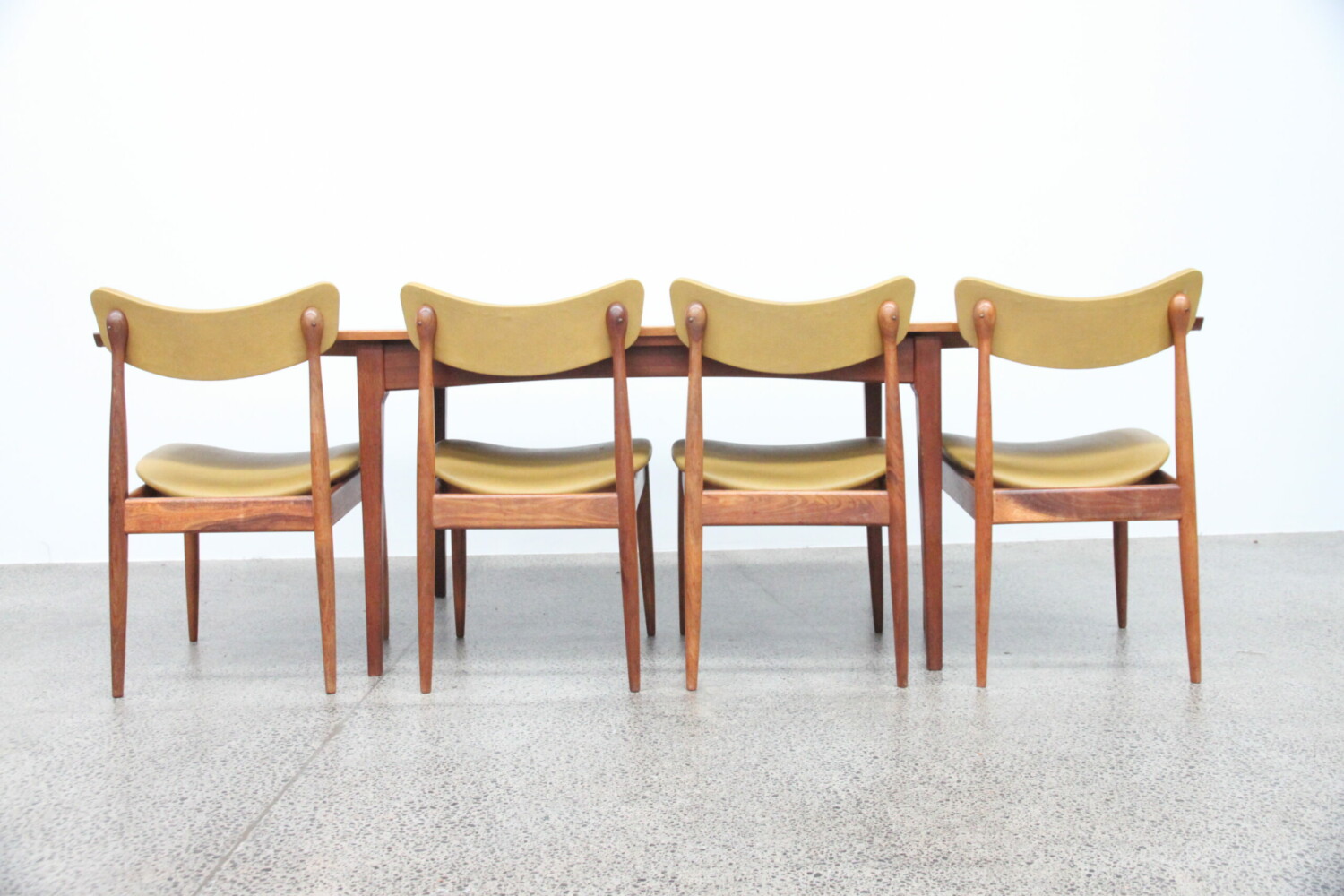 Fler Dining Table