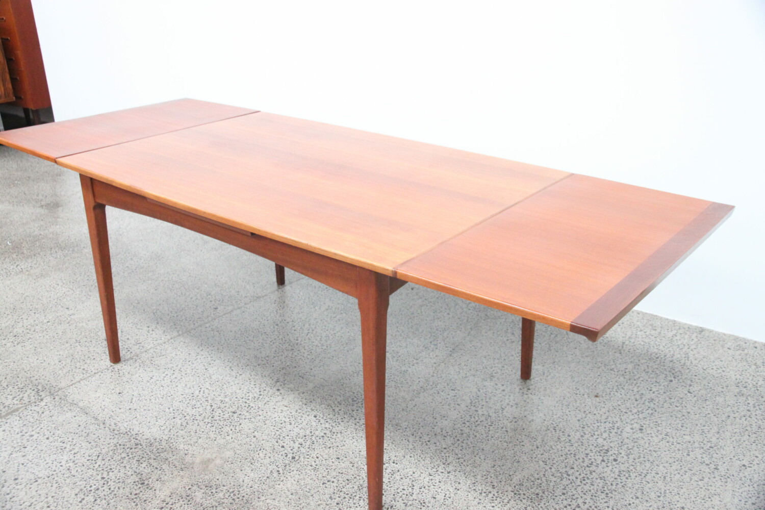 Fler Dining Table