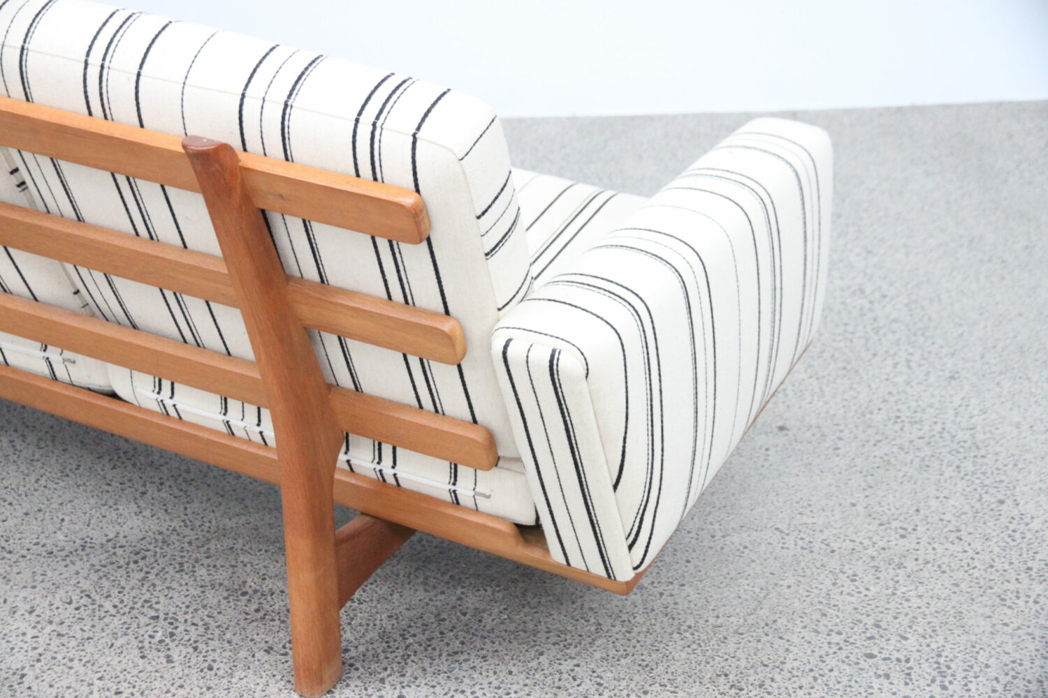 Sofa by Hans Wegner GE236
