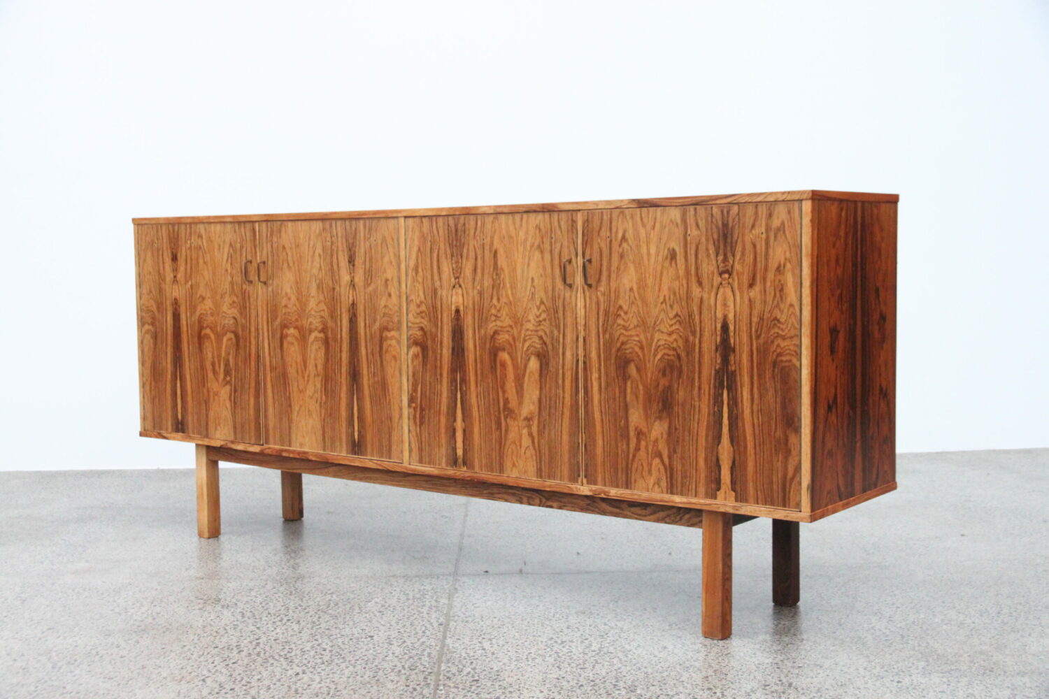 Sideboard With Incredible Grain