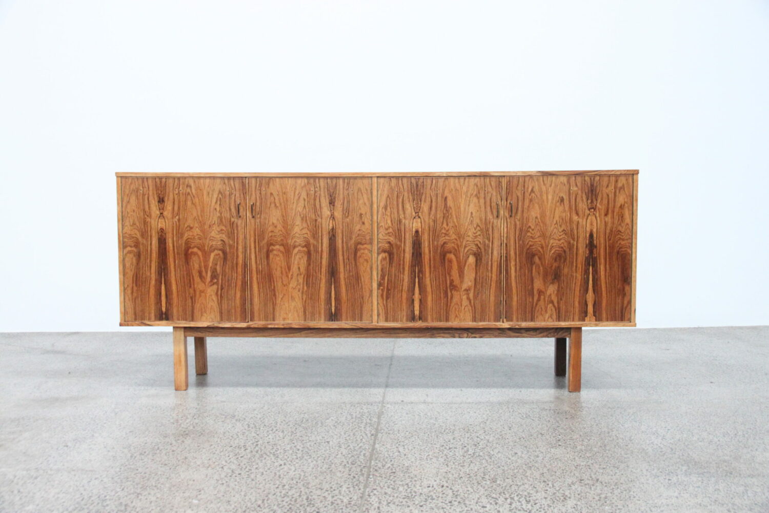 Sideboard With Incredible Grain