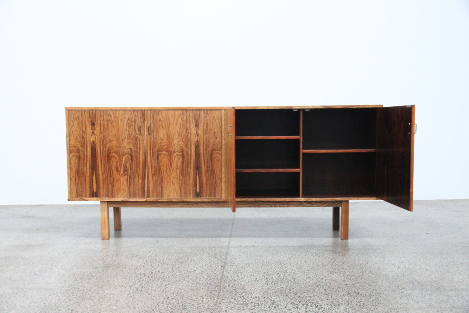 Sideboard With Incredible Grain