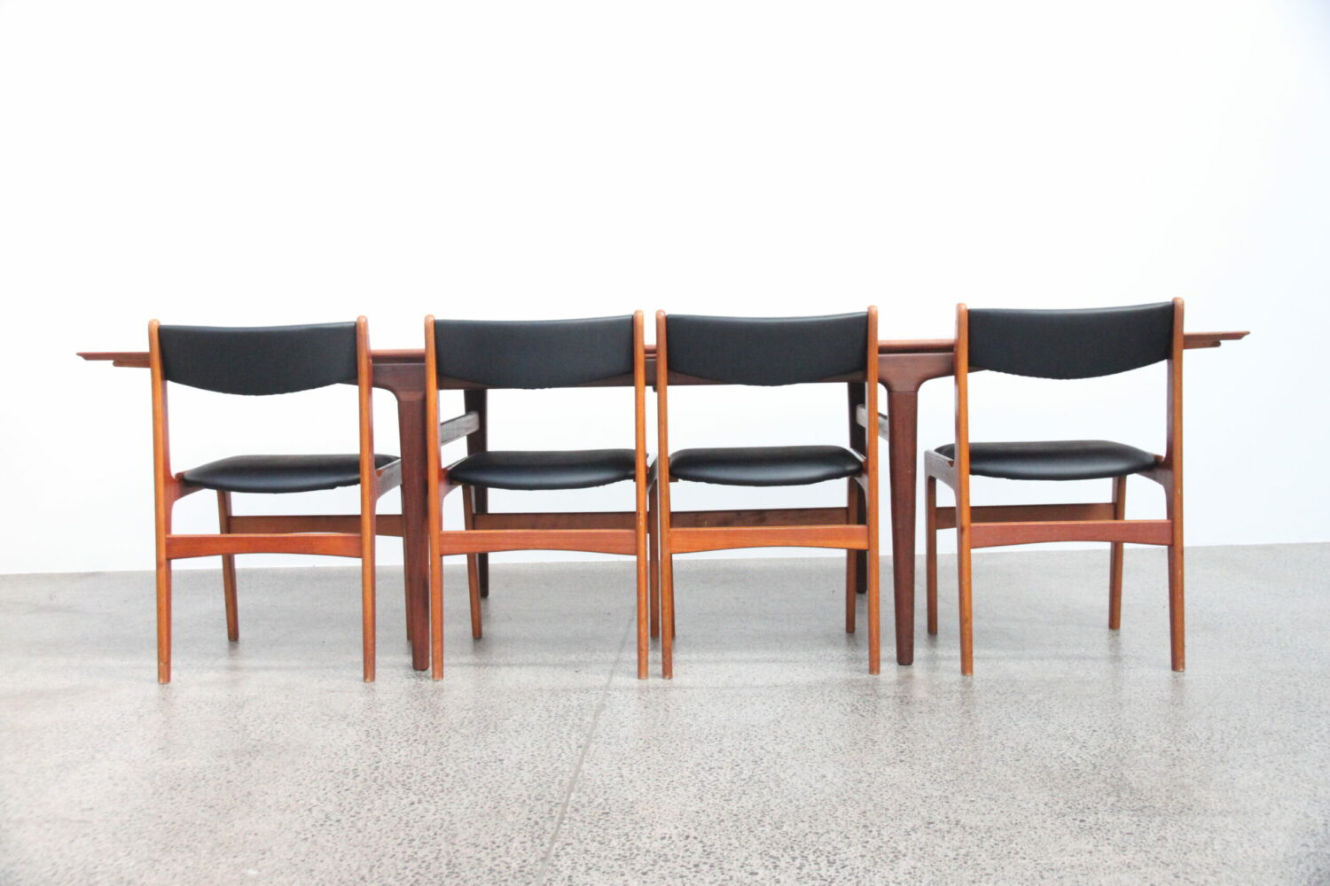 Extendable Table by Johannes Anderson