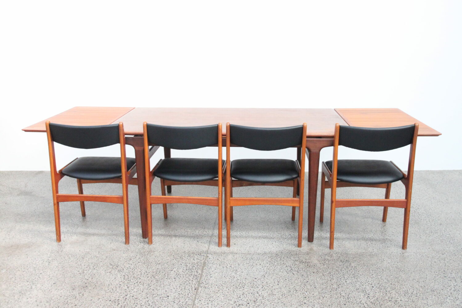 Extendable Table by Johannes Anderson