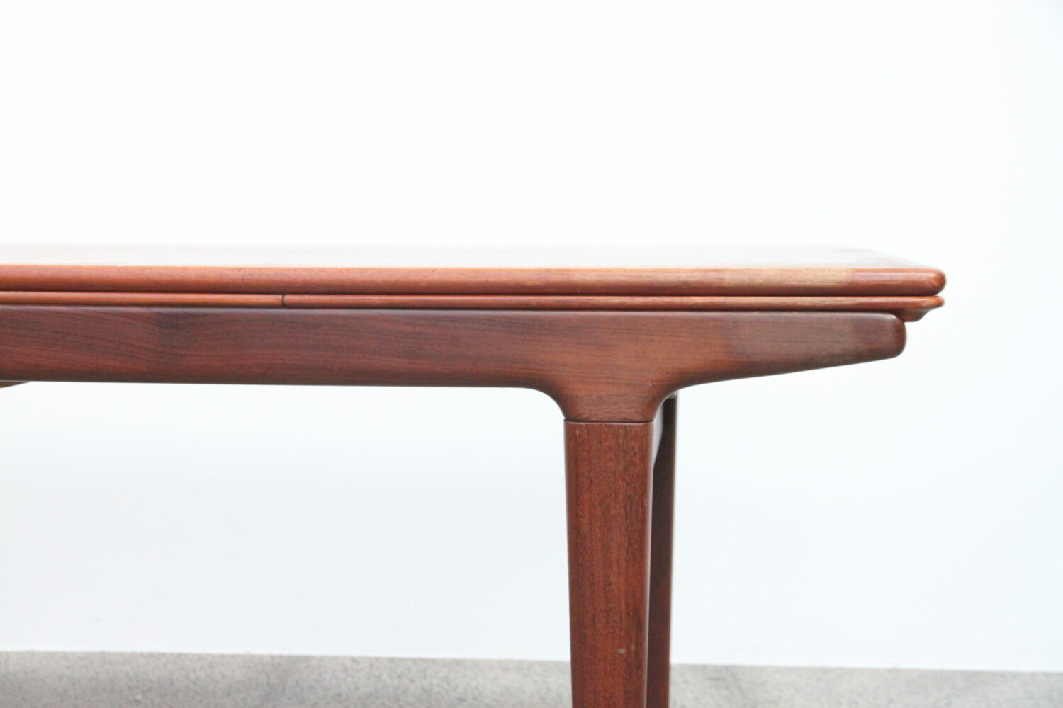 Extendable Table by Johannes Anderson