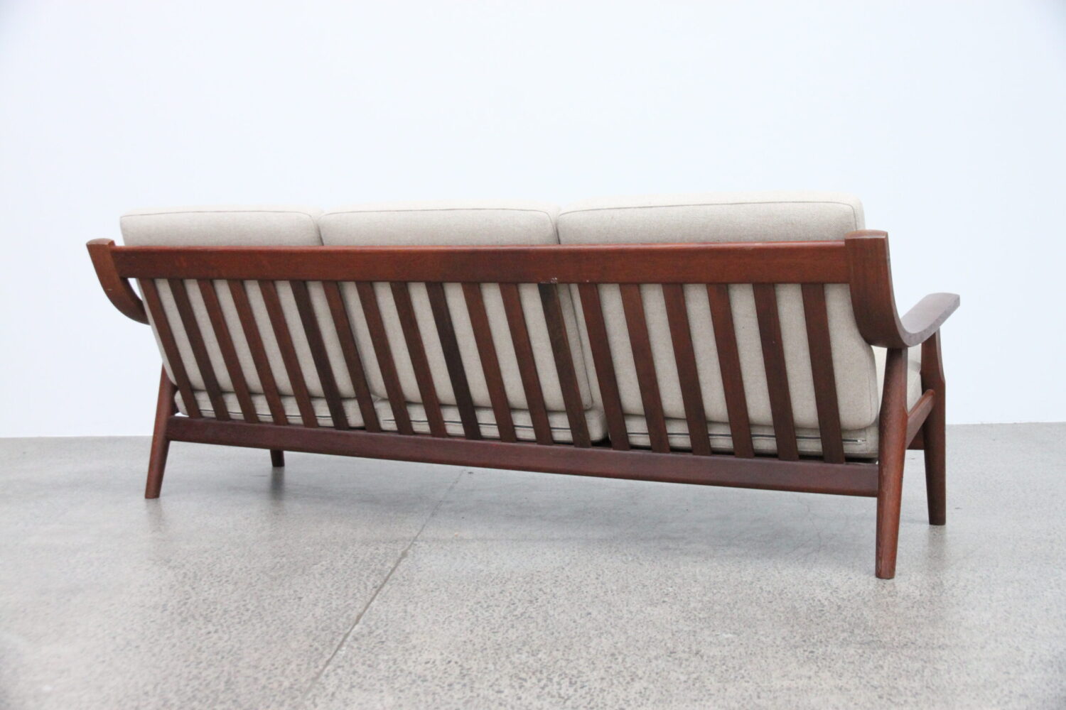 Sofa by Hans Wegner GE-530