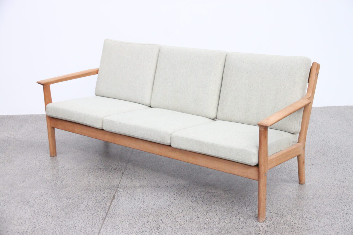 Sofa by Hans Wegner GE 265
