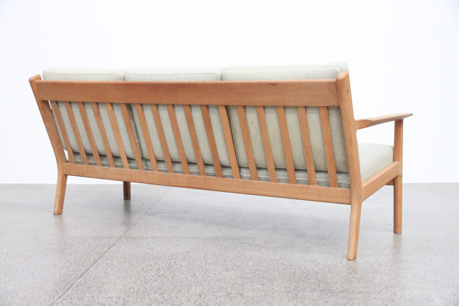 Sofa by Hans Wegner GE 265
