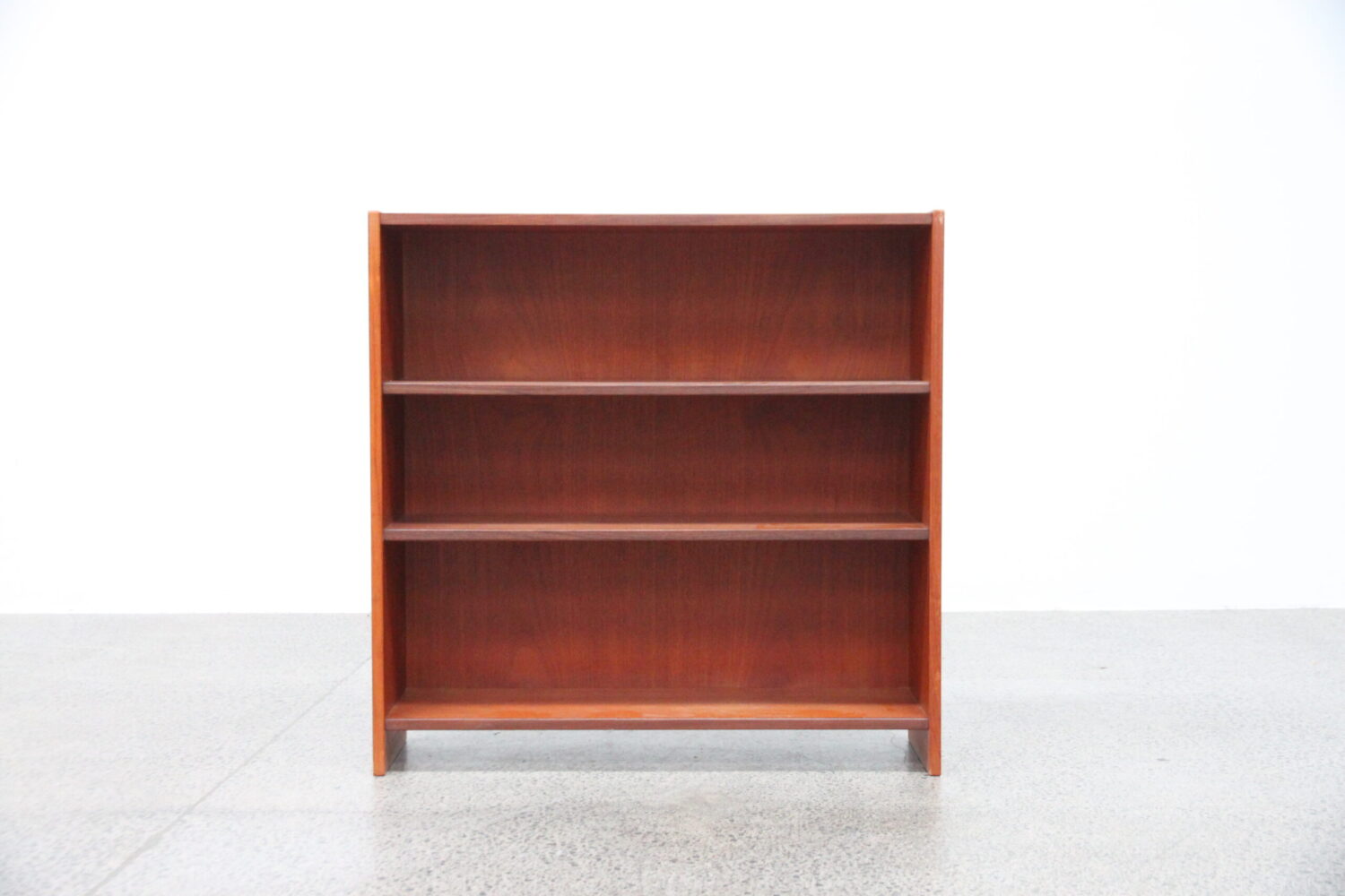 Compact bookcase by Hans Wegner