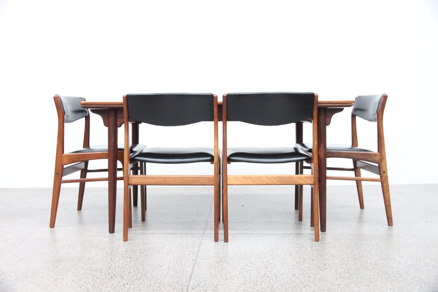 Table by Gunni Omann model #54
