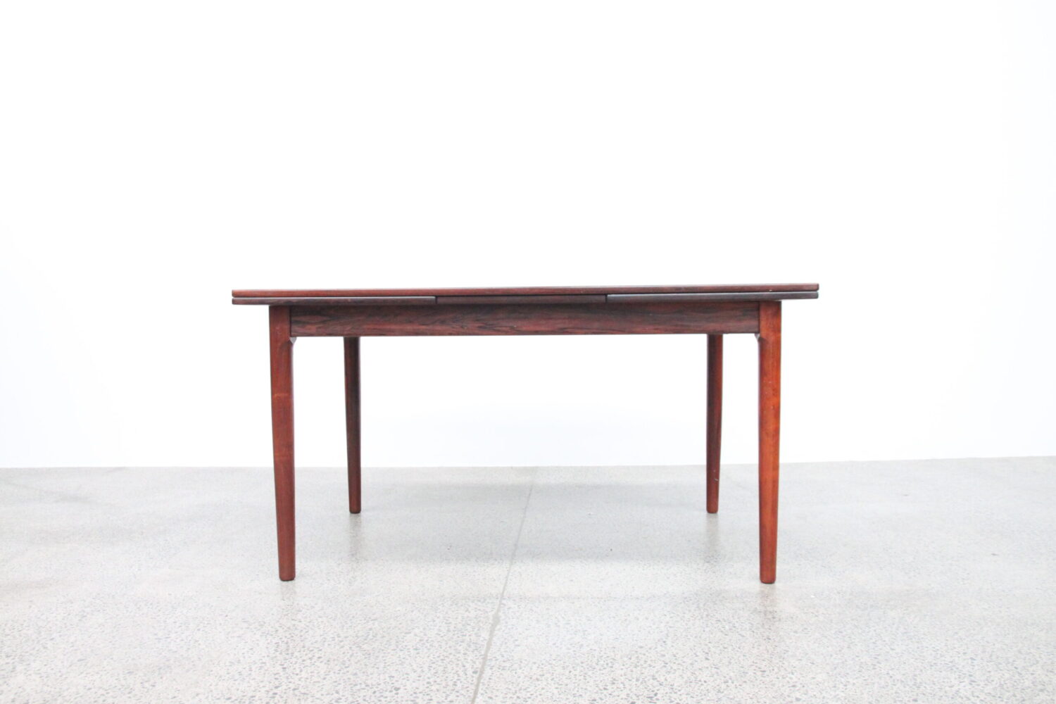 Extendable Table by Niels Moller
