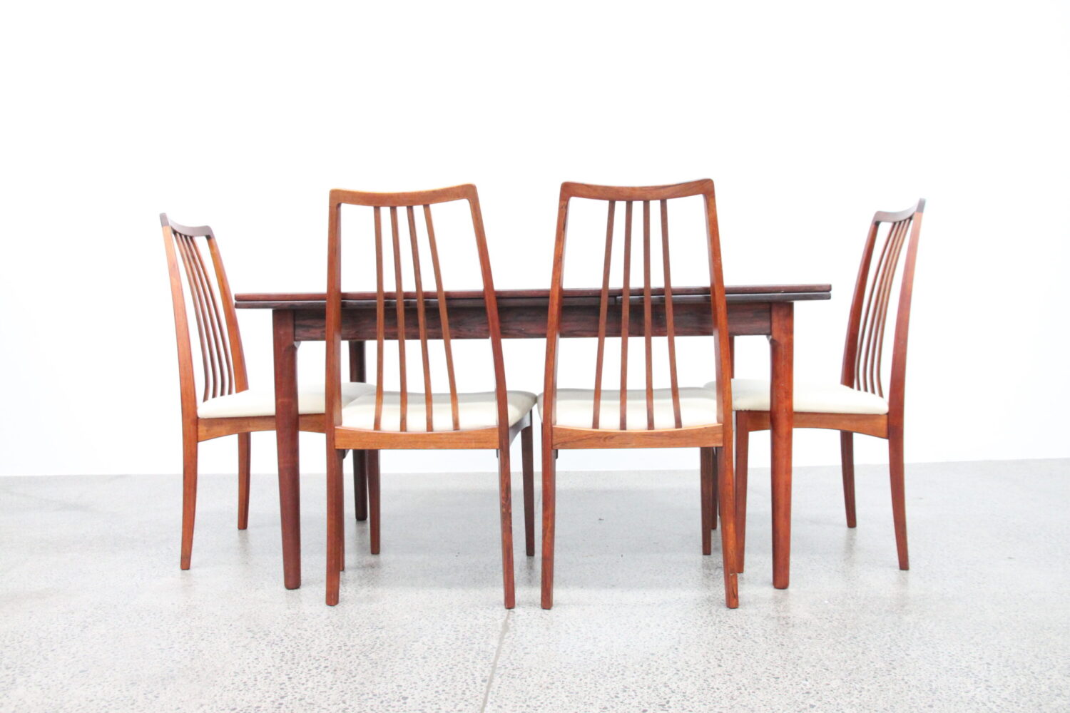 Extendable Table by Niels Moller