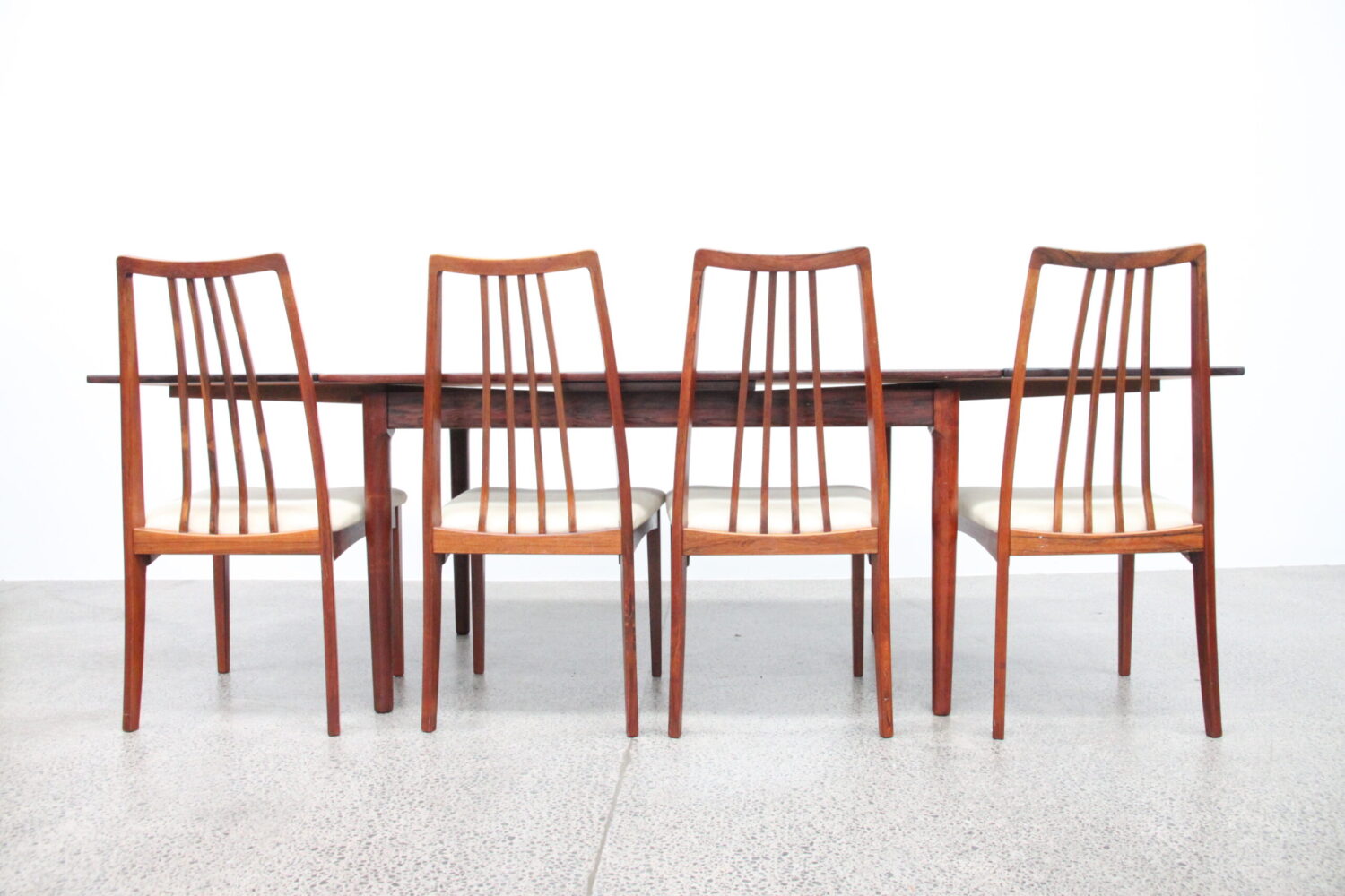 Extendable Table by Niels Moller