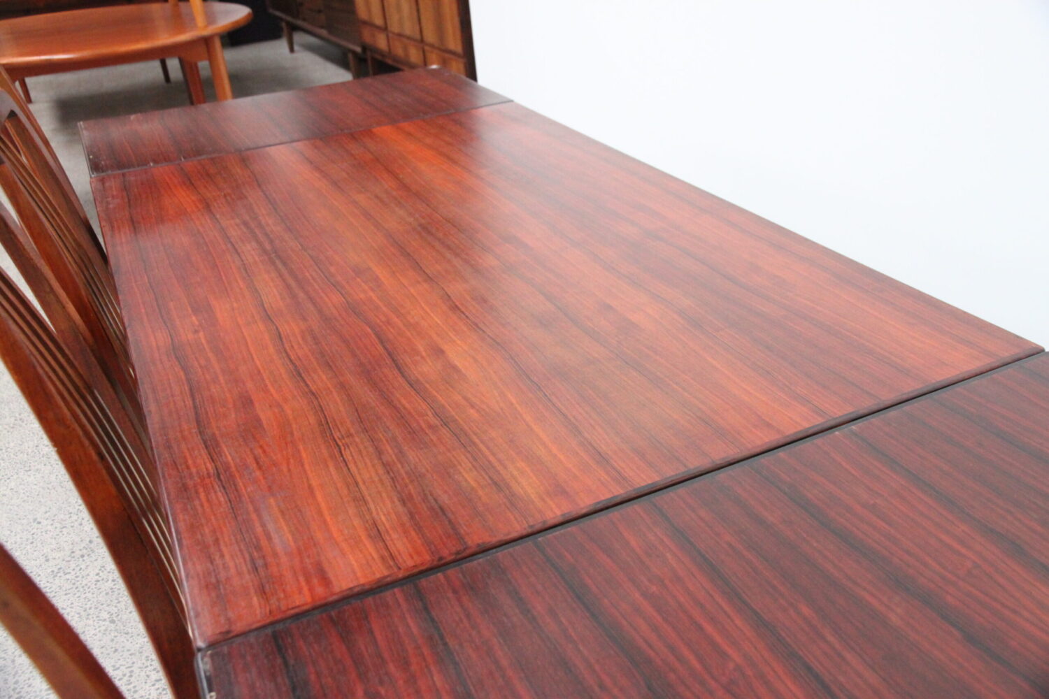Extendable Table by Niels Moller