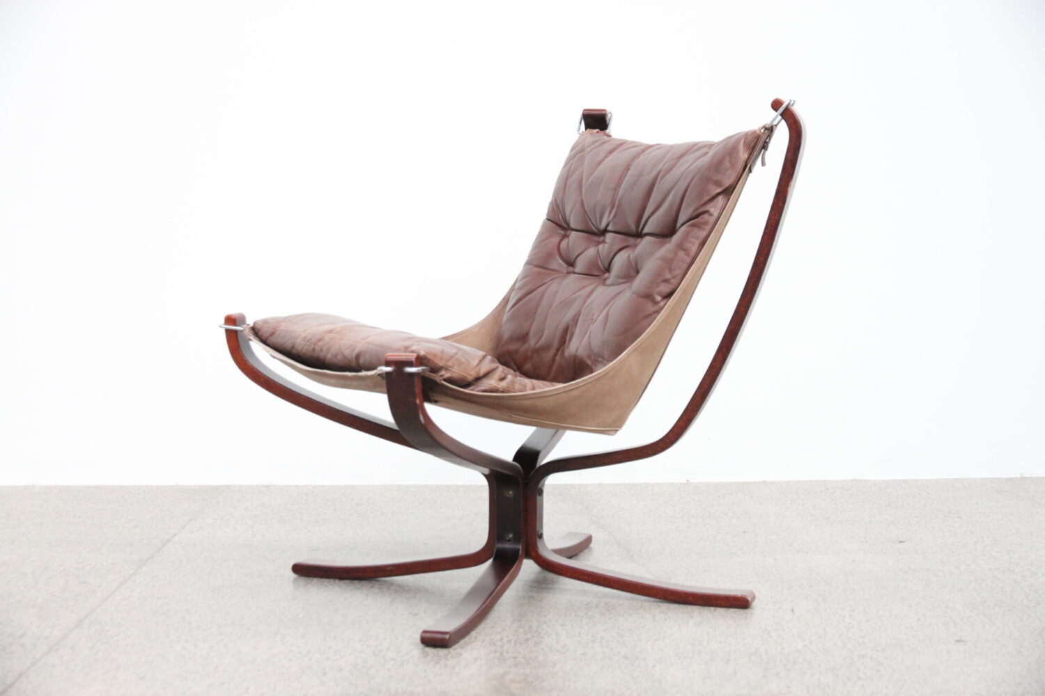 Low Back Falcon Chair
