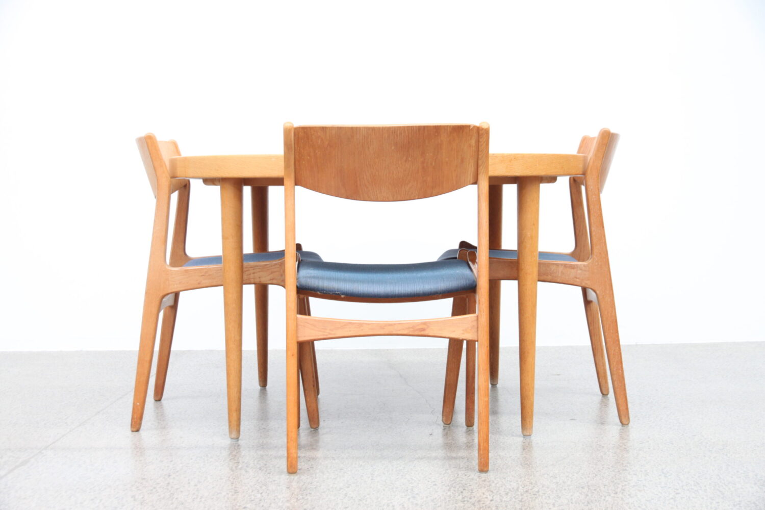 Oak Banquet Table by V&S Mobler