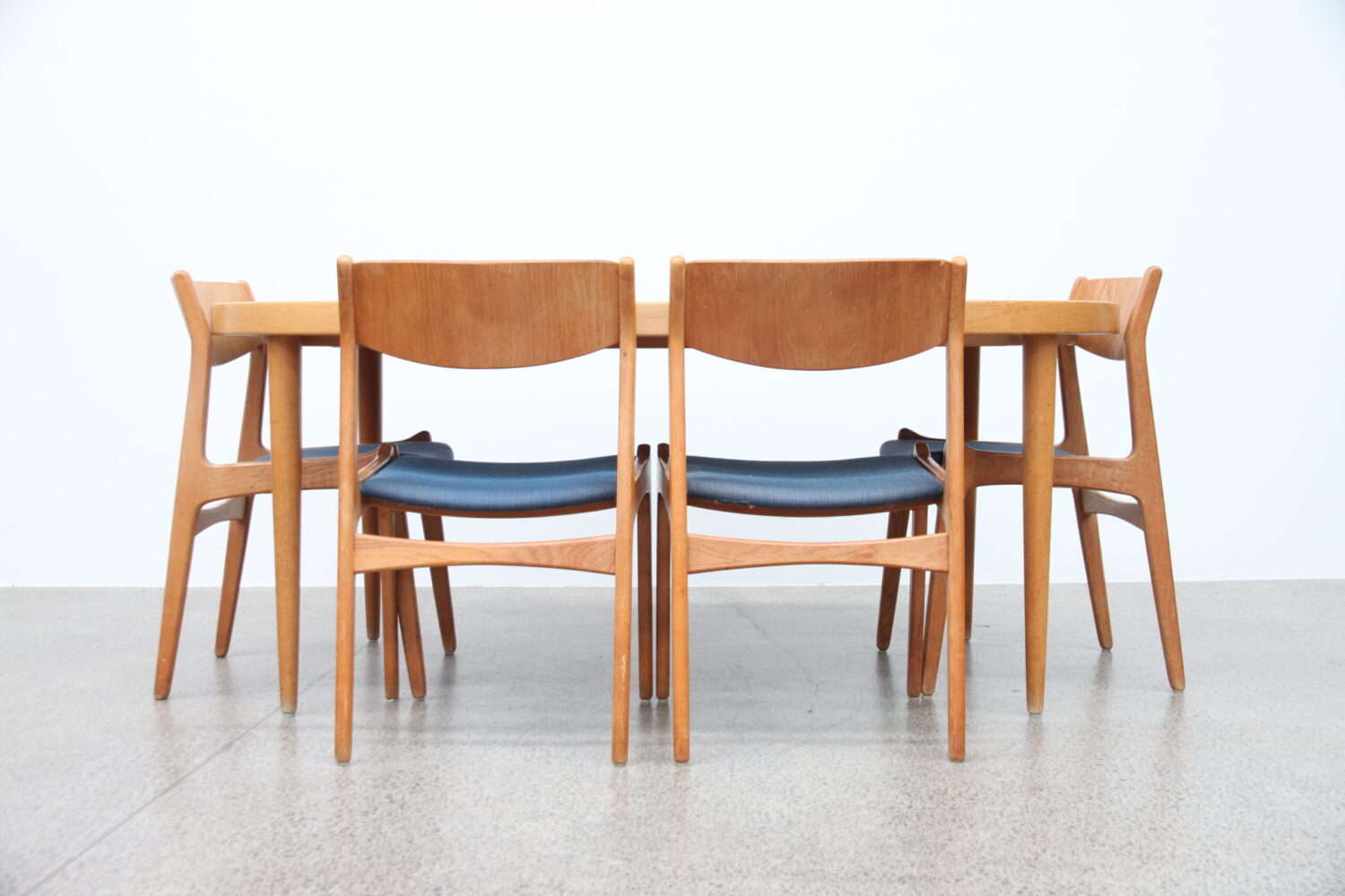 Oak Banquet Table by V&S Mobler
