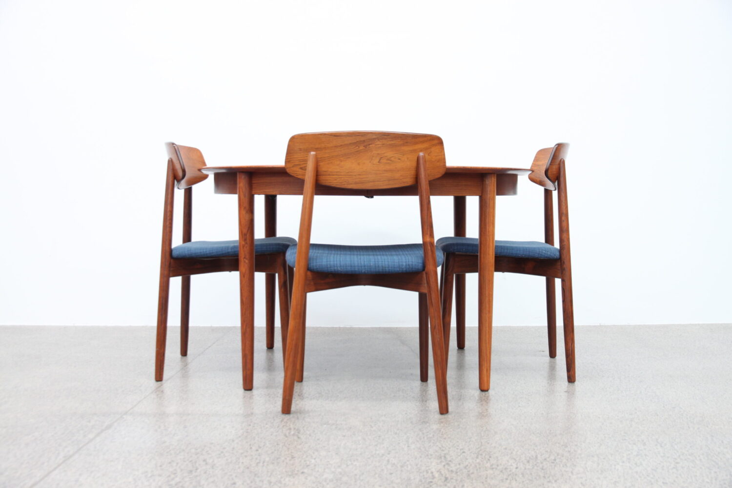 Large Banquet Table With X3 Extensions