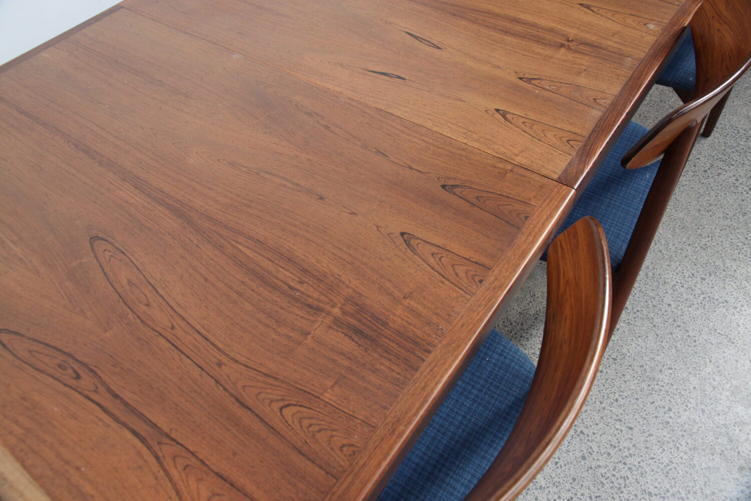 Extra Large Extendable Table