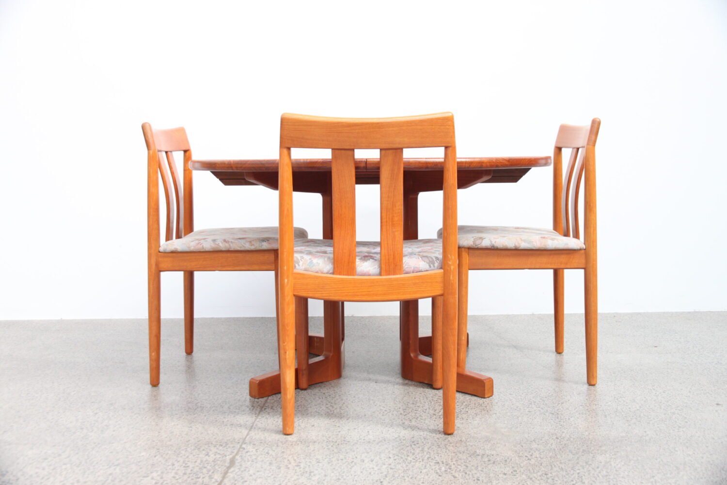 7 Piece Dining Suite with Pedestal Table
