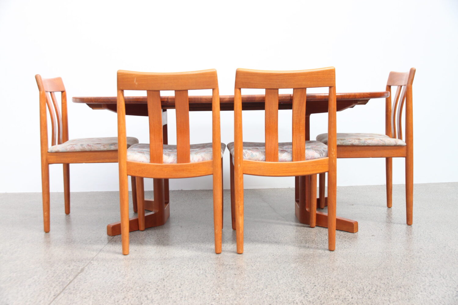 7 Piece Dining Suite with Pedestal Table