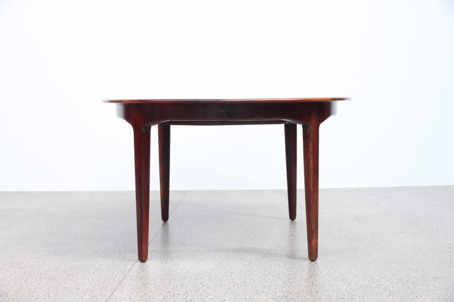 XL Banquet Table With X4 Extensions